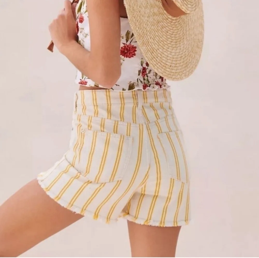 Anthropologie Pilcro Yellow & Cream Striped Cut Off High Waist Shorts Size 28 - Picture 2 of 12